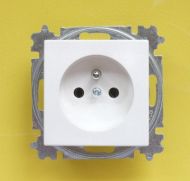 Zásuvka jednoduchá Basic55 5521B-A0234794 biela